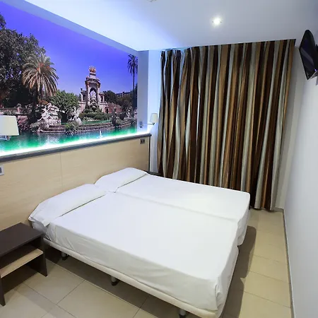 Flores Ramblas Guest house 2*