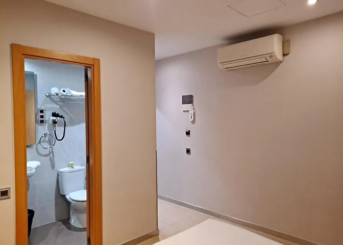 Flores Ramblas Pensjonat Barcelona