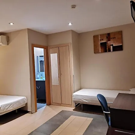 Flores Ramblas Гостевой дом